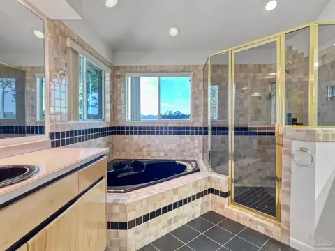 Bath - 4758 Bayside Dr, Milton, FL 32583 photo 2 of 4