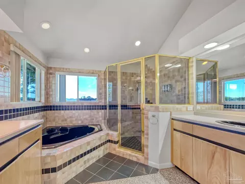 Bath - 4758 Bayside Dr, Milton, FL 32583 photo 3 of 4