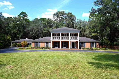 6322 Oakland Dr, Milton, FL 32570