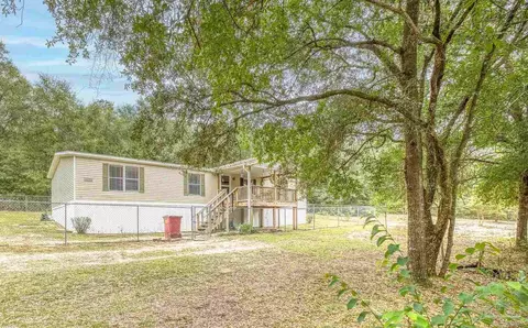 11298 Lakeview Dr, Milton, FL 32583