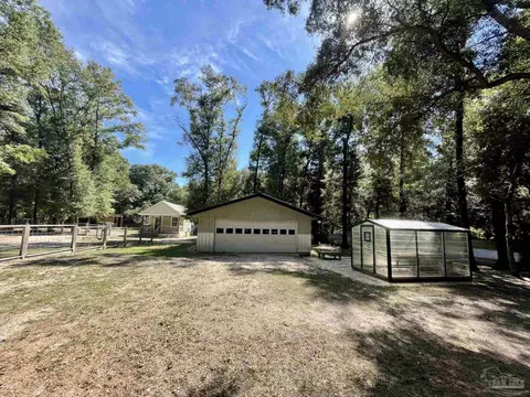 3950 Reinhardt Village Rd, Milton, FL 32583