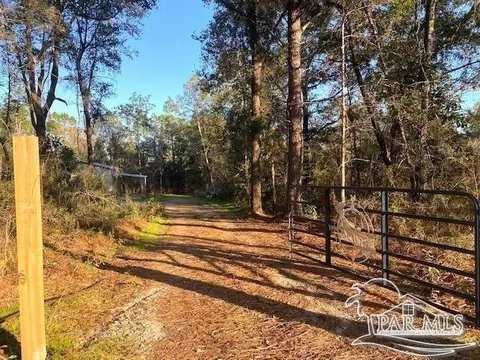 7012 E Gate Rd, Milton, FL 32570 photo 4