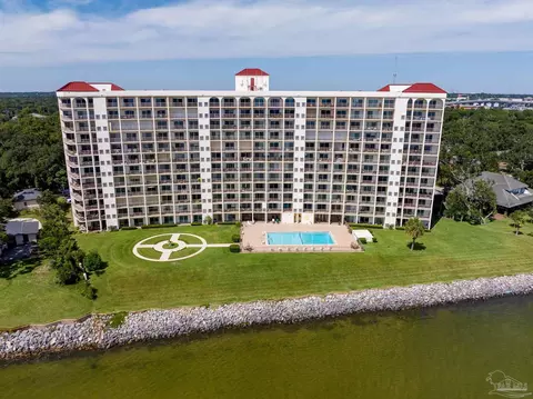 615 Bayshore Dr #302, Pensacola, FL 32507