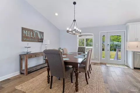 7803 Siesta Cv, Milton, FL 32583 photo 9
