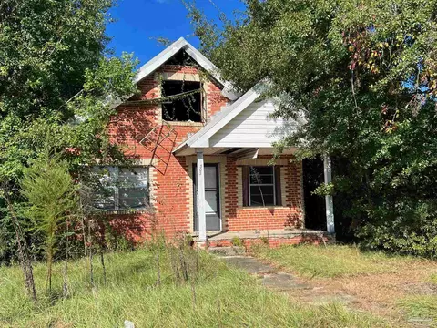 303 N Trammell St, Atmore, AL 36502