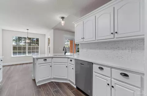3912 Deerwood Cir, Pace, FL 32571 photo 7