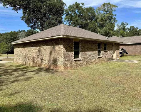 4496 Edgewood Dr, Milton, FL 32583 photo 4