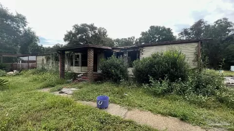 4209 Celtic Cir, Milton, FL 32571 photo 2