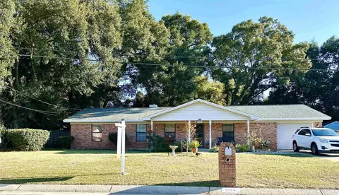 5209 Westwind Cir, Pensacola, FL 32526