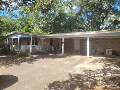 6622 Sanders St, Milton, FL 32570