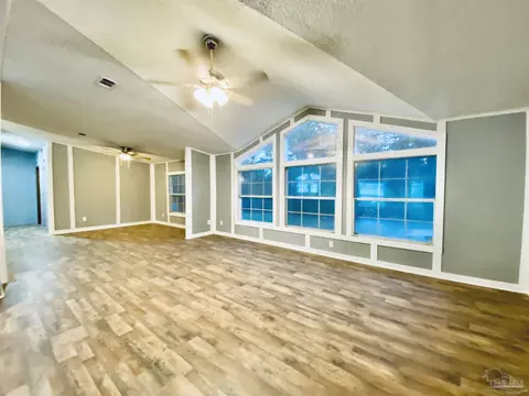 4200 Travis Cir, Pace, FL 32571