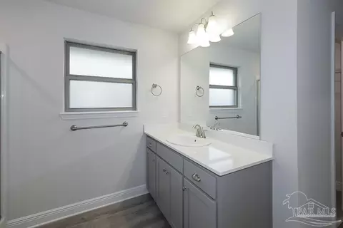 Bath - 5675 Old Stone Blvd, Milton, FL 32570 photo 5 of 6