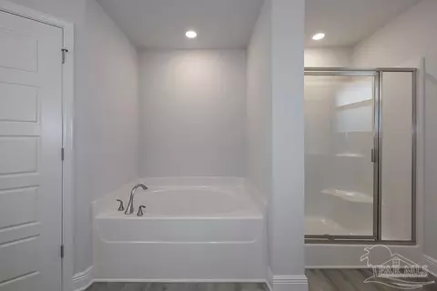 Bath - 5675 Old Stone Blvd, Milton, FL 32570 photo 3 of 6