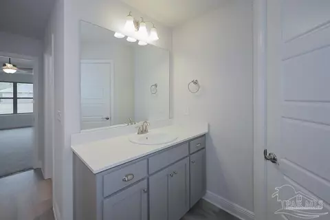 Bath - 5675 Old Stone Blvd, Milton, FL 32570 photo 4 of 6