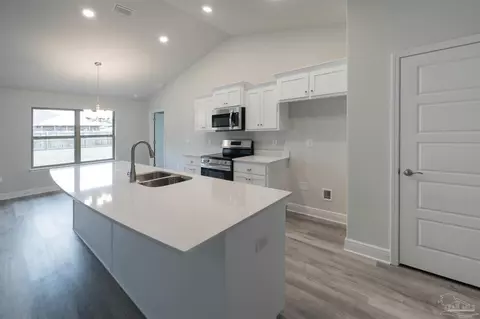 Kitchen - 6487 Benelli Dr, Milton, FL 32570 photo 6 of 7