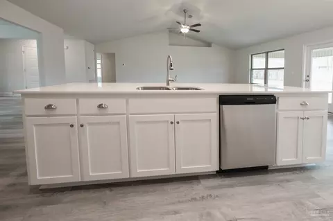 Kitchen - 6487 Benelli Dr, Milton, FL 32570 photo 5 of 7