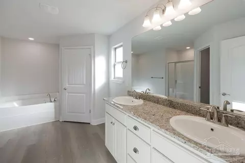 Bath - 5669 Old Stone Blvd, Milton, FL 32570 photo 1 of 4