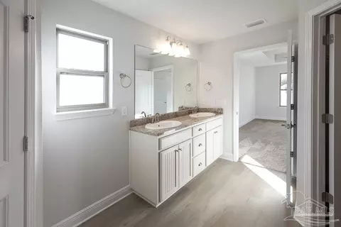 Bath - 5669 Old Stone Blvd, Milton, FL 32570 photo 3 of 4