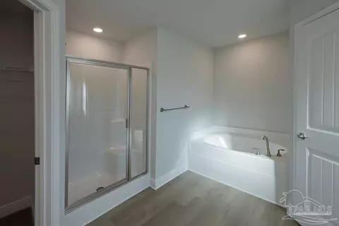 Bath - 5669 Old Stone Blvd, Milton, FL 32570 photo 2 of 4