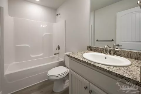 Bath - 5669 Old Stone Blvd, Milton, FL 32570 photo 4 of 4