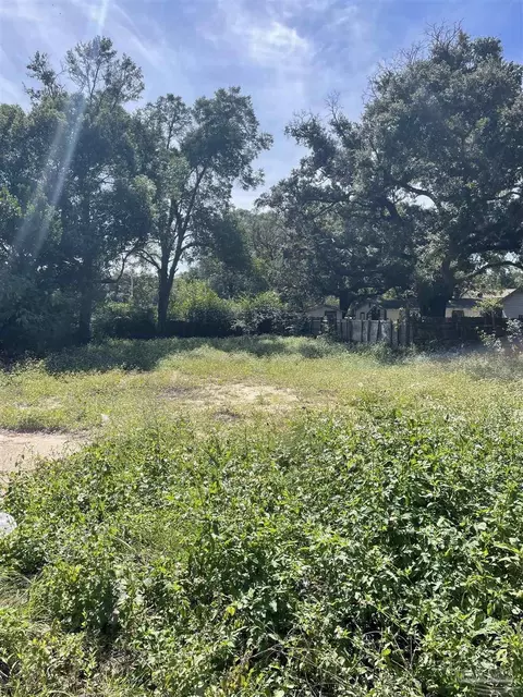1115 W Yonge St, Pensacola, FL 32501