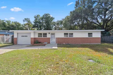 6457 Julia Dr, Milton, FL 32570