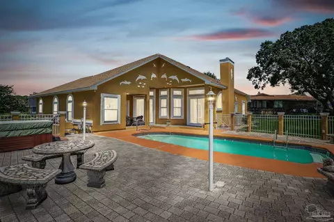 7591 N Shore Dr, Navarre, FL 32566