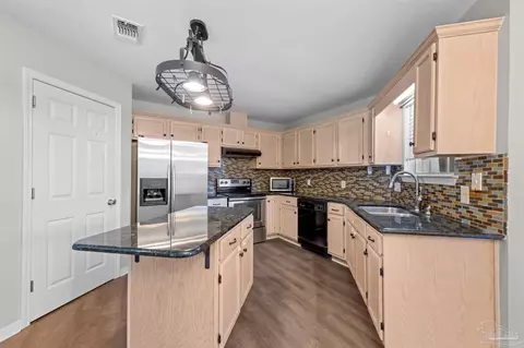 Kitchen - 4749 Timberland Dr, Pace, FL 32571 photo 4 of 7