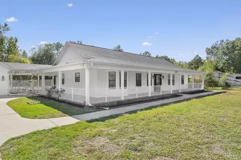6737 Camelot Rd, Milton, FL 32570