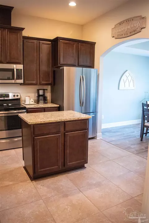 Kitchen - 6101 Dunridge Dr, Pace, FL 32571 photo 4 of 8