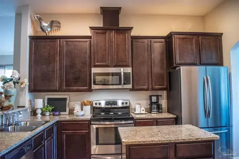 Kitchen - 6101 Dunridge Dr, Pace, FL 32571 photo 5 of 8