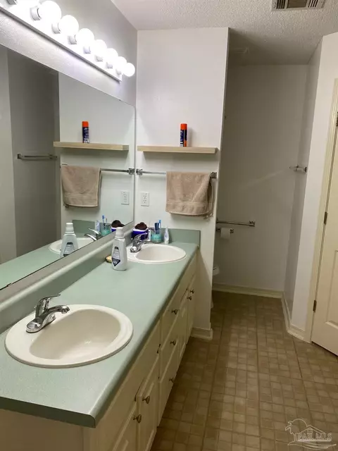 Bath - 7764 Rustling Pines Dr, Milton, FL 32583 photo 2 of 3