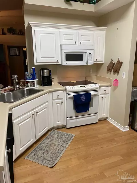 Kitchen - 7764 Rustling Pines Dr, Milton, FL 32583 photo 3 of 4