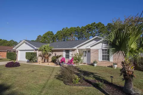 9592 Brentwood Blvd, Navarre, FL 32566