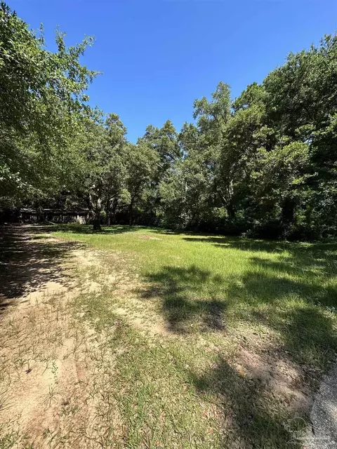 6105 Bradshaw St, Pensacola, FL 32526
