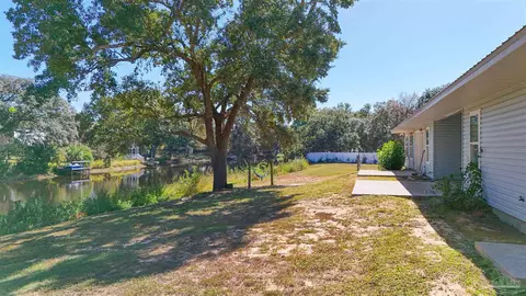 3146 Oakview Dr, Milton, FL 32583