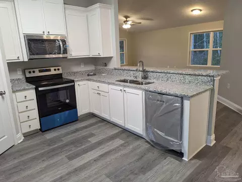 2935 Summer St, Milton, FL 32583 photo 4