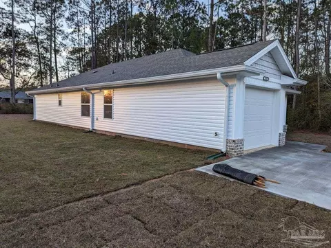 2935 Summer St, Milton, FL 32583 photo 2