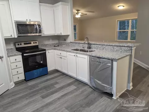 2931 Summer St, Milton, FL 32583 photo 4