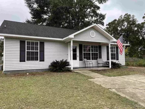 6038 Queen St, Milton, FL 32570