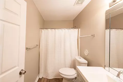 Bath - 5710 Callandar Pl, Milton, FL 32583 photo 4 of 4