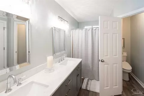 Bath - 5710 Callandar Pl, Milton, FL 32583 photo 2 of 4