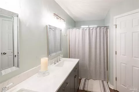 Bath - 5710 Callandar Pl, Milton, FL 32583 photo 1 of 4