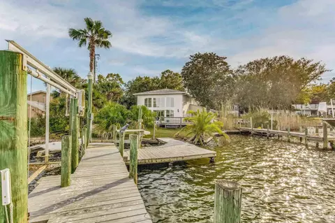 238 S Bayshore Dr, Valparaiso, FL 32580