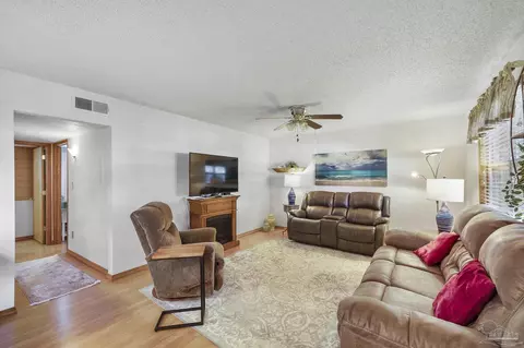 1100 Shoreline Dr #112, Gulf Breeze, FL 32561