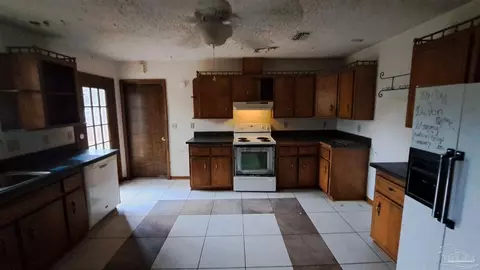 1429 Chippendale Rd, Cantonment, FL 32533 photo 9