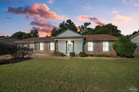 4820 Balmoral Dr, Pensacola, FL 32504