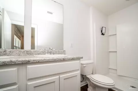 Bath - 4767 Integrity Ct, Milton, FL 32570 photo 3 of 5