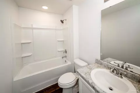 Bath - 4767 Integrity Ct, Milton, FL 32570 photo 4 of 5