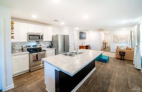Kitchen - 4767 Integrity Ct, Milton, FL 32570 photo 3 of 3